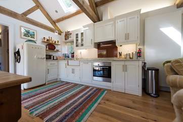 The well-equipped kitchen.