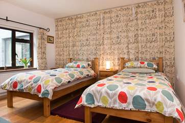 The delighful twin bedroom.