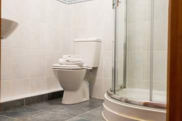 The en suite shower-room.