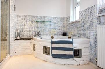 Relax in the bath on your holiday.
