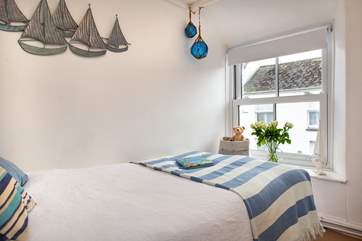 The single bedroom is lovely.