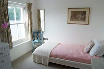 The single bedroom also enjoys wonderful creek views.