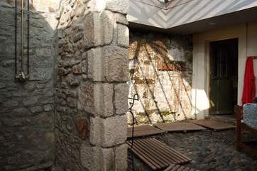 The enclosed cobbled courtyard has a shower and leads out to the pool.