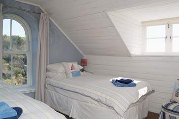 The pretty twin bedroom (Bedroom 3).