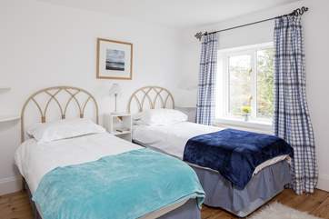 Delightful twin bedroom.