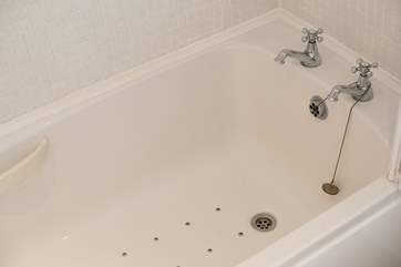 The en suite bathroom.