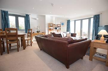 Big leather sofas to spread out and relax on.