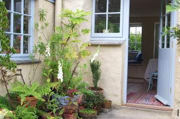 The pretty front courtyard.
