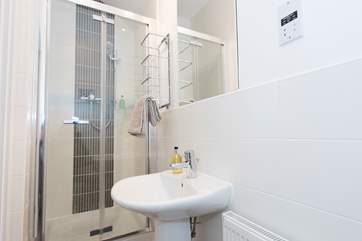 The en suite shower-room.