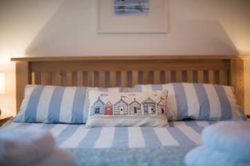 More lovely bed linens and cushions.