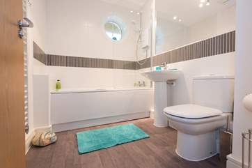 The family bathroom on the lower ground floor.