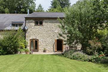 This stone fronted cottage is a very attractive building in a very peaceful setting