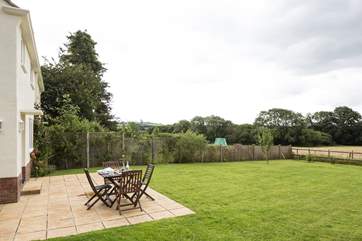 Meadowbank is in a rural setting, within walking distance of pretty Netherbury. Enjoy unspoilt views from the large enclosed garden.