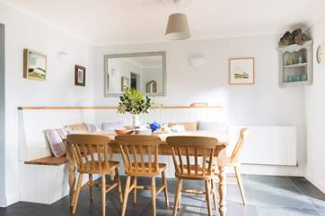 Room for breakfast, lunch or dinner in the kitchen.