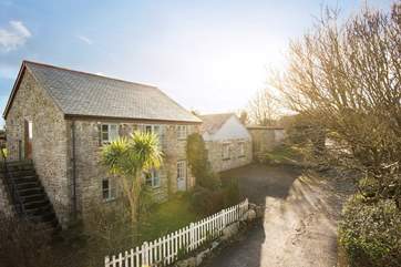 Old Coach House sits in a lovely rural position but still within a short drive to the maritime town of Falmouth and the Cathedral City of Truro.
