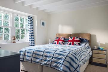 Bedroom 2 has zip-and-link beds (super kingsize 6' double or 3' twin).