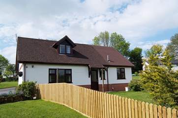 Another view of this lovely detached cottage.