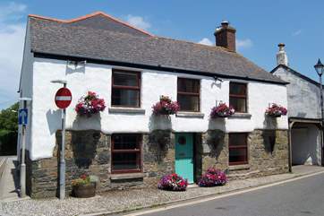 Listed on the Mullion Heritage Trail and its records dating back to 1783, Forget-me-not Cottage is set in the heart of the village.
