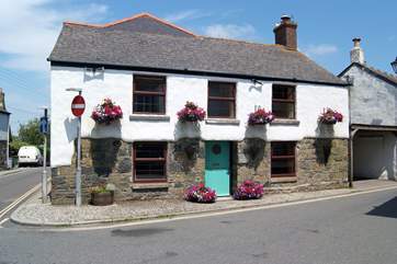 Standing at the centre of the village, Forget-me-not Cottage is within easy strolling distance of the shops, two pubs and a deli cafe.