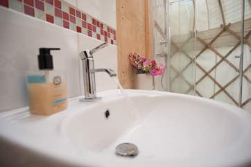 Hot and cold water to the wash-basin!