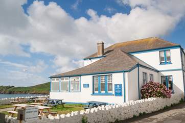 The Paris offers good food, great local hospitality and a fun quiz night once a week.
