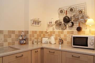 There are plenty of pots and pans for the enthusiastic cook (although it is an easy walk to Discovery Quay where there are lots of restaurants and cafes to be found there).