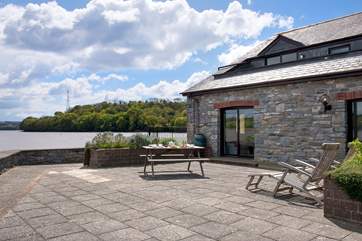 The spacious terrace is the ideal spot to enjoy al fresco dining from sunrise to sunset.