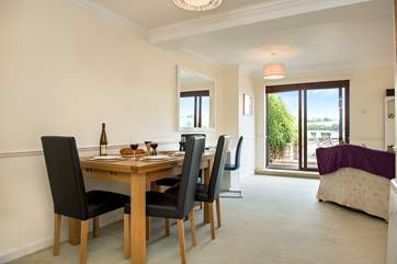 Mealtimes will be a treat with such a fabulous backdrop.