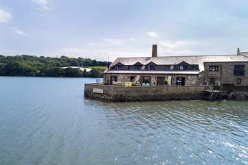 Riverside Cottage, on the left of the building, really does live up to its name, with the river on 2 sides of the cottage
