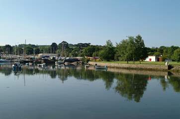 Mylor village is only a mile away, with a popular pub, village stores, a fish shop and an excellent butcher.
