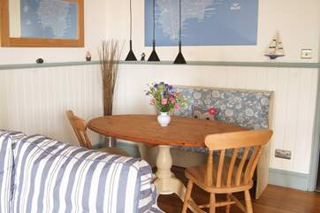 The dining-area, perfect for breakfast, lunch or dinner.