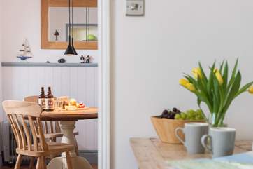 Eat in the kitchen or in the living-room, the choice is yours.