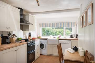 The kitchen is well-equipped and features a range cooker.