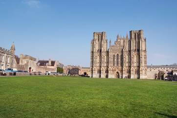 Wells Catherdral City is a wonderful place to visit.