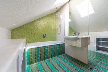 The ensuite bathroom to the double bedroom on the first floor.