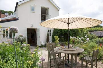 No 1 Kingsdon is the very end of a little terrace, set up above a quiet no-through road and with a large level and enclosed garden area at the front.