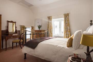The gorgeous double bedroom.