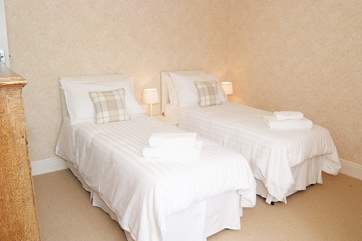 Bedroom 4 can be made up as a 5' double bed or two single beds (2'6