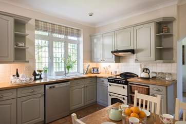 The kitchen is very well-equipped and there is space for the little ones to enjoy breakfast.