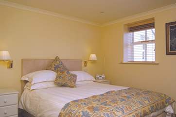 The double bedroom has a comfortable 5' bed with a Vi-Spring mattress.