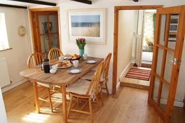 Room enough for everyone to eat, breakfast anyone?