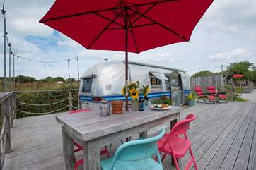 Enjoy a leisurely lunch al fresco.