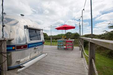 Breakfast, lunch or dinner al fresco, the choice is yours!