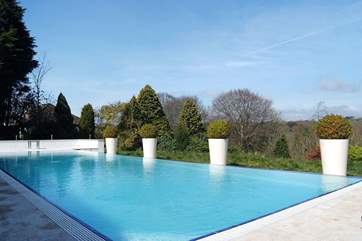 The pool looks out over woods and fields (available from the beginning of May to the end of September).