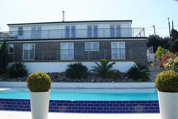 Piran House, Holiday Cottage Description - Classic Cottages - Looking back at Piran House from the pool.