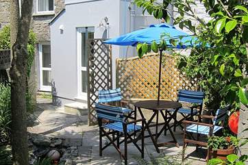 Enjoy an al fresco meal.
