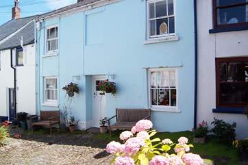 Poachers Cottage is set in a little cobbled square shared by some other original fishermen's cottages.