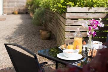 Breakfast in the sun.