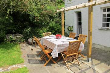 A wonderful spot to sit out and enjoy lunch or dinner and watch the wildlife.