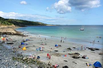 Coverack has a large sandy beach at low tide which is safe for swimming and is dog-friendly.